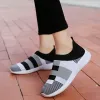 Mocassini sneaker in rete di qualità donne scarpe vulcanizzate colorate calzini da donna slittamento autunnale su scarpe pianeggianti plus size 3542 mocassini che camminano