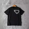 Mäns T-shirts Designer High Version Spring/Summer New Chest Invertered Triangle Type Pocket Pocket Decoration Löst och korrekt modemärke Kortärmad T-shirt 0ceq
