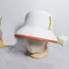 Designer stickade hink hattar lägenheter mössor breda grims kepsar för kvinnor strand stickad mössa kvinnor fiskare sommar cap brosch kostym väska mens tillbehör breda brim hattar sunhats