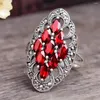 Klaster pierścieni czerwone kamienie szlachetne granat rubin cyrkon diamenty Bling for Women Vintage Royal Style Biżuteria