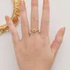 Novo anel de dedo indicador de cristal de luxo leve com pequeno diamante de açúcar para mulheres
