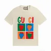 Designer Versione alta 2024 Estate Nuovo prodotto GU Home T-shirt a maniche corte allentata da uomo e da donna con stampa di fragole colorate49WU