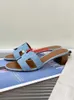 صندل جلدي Oran Slippers Womens Hb النعال المسطحة القاع للنساء للملابس الخارجية 2024 New Springsummer Leature Leather Square Toe Cas لها شعار KW2i