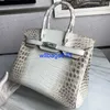 Tygväskor Himalaya Crocodile Handbag Äkta anpassade Himalayan Crocodile Skin Platinum 30 Diamond Buckle Bag Handgjorda Handheld Womens B har logotyp HB7U81