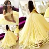 Underbar bollklänning 2019 Ny ankomst Sweet 16 Party Dress Yellow QuinCeanera Dresses Off Axla 3DFLORAL Appliques billiga prom DR4727471