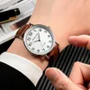 Armbanduhren Mode Herrenuhr Arabische Zahl Unisex Armband Minimal Rundes Zifferblatt Klassisches schwarzes Lederarmband Damenuhren Armbanduhr 24319