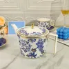 Tassen Untertassen Europäische blaue Lotusblume Teekanne Kaffeetasse und Teller Set Knochenporzellan Besteck Nachmittag Geschenkbox