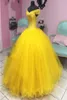 Modern Belle Amarelo Vestidos Quinceanera Vestido de Baile Real Po Barato fora do ombro com Mangas Tule Doce 15 Vestido de Baile Vastido7127296