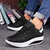 Scarpe Casual Sneakers da donna 2024 Vulcanizzata traspirante Zeppe impermeabili Platform Sneaker da donna in pelle Zapatos Mujer