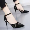 Klänningskor SMER Color Diamond Woman Rhinestone Ladies Pumps One Line Buckle Pointed Toe Style Walk Show Thin High Heels Cover Heel H2403251