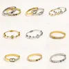Nuovi braccialetti di stile Braccialetti da donna Designer Lettera Gioielli Ecopelle Placcato oro 18 carati Polsino in acciaio inossidabile Accessori per gioielli di moda5