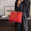 New Counter Quality Exclusive Control Shoulder Bag Fashionable Large Capacity Handheld Commuter Tote Bag for Women Red Bride Wedding Single Shoulder Crossbody Bag