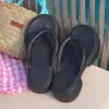 Flops stringi klapki klapki platforma platforma Kapcieczki masywne letnie buty 2023 piankowe szkiełki poduszki ortopedyczne wsparcie na plaży sandał klinowy
