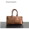 Borse Borsa da pendolare da donna di piccola capacità Designer Borsa Arco Borsa tote grande in pelle Botegass Borsa a mano semplice intrecciata Nuova struttura Venetass 2024 Borse LM7J