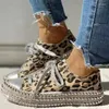 Casual Shoes Black Leopard Rivets Canvas For Women Trend Fashion Chic Point Designer Sneakers Big Size Bekväm platt