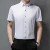 メンズドレスシャツ夏のスリムフィッティングビジネスワークシャツカジュアルハンサムターンダウンカラー男性のための短袖