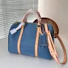 Sac fourre-tout design Sac d'oreiller en denim Sacs à main à bandoulière Sac de voyage de week-end Sac à bandoulière classique avec vieille lettre de fleur Poignée en cuir Sac à main de shopping à longue sangle amovible