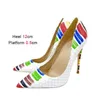 Chaussures de robe Europe et Amérique Style Graffiti coloré Talons hauts 2023 Nouveau modèle de peau de serpent unique 12cm pointu femmes pompes blancp8qr h240321