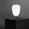 Lampade da tavolo Lampada da comodino per camera da letto nordica Creativo caldo e semplice Moderno LED Studio El Decorazione dell'illuminazione della stanza