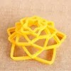 Bakvormen 1/2/4PCS Set Kerstboom Cookie Cutter Mold Xmas Plastic 3D Jaar Koekjes peperkoek Mold Maker Stempel Tool