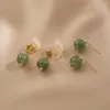 Orecchini a bottone Minar Filo di giada in pietra naturale di colore verde vintage per donna Gioielli casual in rame placcato oro reale 14K