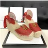 Damen-Espadrille-Sandale, roter und beiger Bast-Slipper, Schuhe mit mittelhohem Absatz, weiße modische Plateau-Sandalen mit Lederbesatz, Designer-Schuh mit symbolträchtigem Muster, Größe 35–41