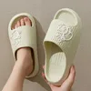 Kapcie Summer Women Cat Cartoon Mężczyźni Wygodne slajdy plażowe łazienka bez poślizgu Eva Indoor Lady Sandals Home Para Flat Shoe H240325