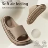 Kapty Summer Mężczyźni grube Sole Plaży Slajdy Kobiety łazienka przeciwpoślizgowa miękkie sandały modne flip-flops Ultra-Light Buty019v6c H240322