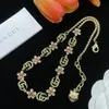 Collier classique Collier floral doré Beaux bijoux pour femme