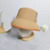 Designer stickade hink hattar lägenheter mössor breda grims kepsar för kvinnor strand stickad mössa kvinnor fiskare sommar cap brosch kostym väska mens tillbehör breda brim hattar sunhats