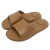 Tofflor Nytt mode sommarpar fast färglättnad Flat Slides Lithe tunna sandaler för kvinnor män hem inomhus flip flops01mcjy h240322