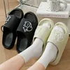 Slippers Summer Femme Cat Carton Men de plage confortable Bathroomse de salle de bains non glissée Eva Indoor Lady Sandals Couple à domicile Chaussure plate H24032504