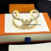 2024 Bracelet de luxe de luxe multi couleur bijoux lettre sac décoratif pendentif chaîne coquille platine argent tendance mode minimaliste édition supérieure