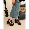 Nova moda de verão sola grossa sandália de salto alto legal martin botas boca de peixe sandálias de inclinação preto flip flops para mulher 240228
