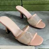 Elegant högklackade tofflor kvinnor mode mesh ihåliga kristalldekorativa sandaler lyxdesigner tofflor ny äkta läder 7 cm tjocka klackar skrapar casual skor