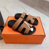 Designerskie sandały płaskie skórzane letnie slajdy luksusowe kapcie mężczyźni kobiety wujek moda wysokiej jakości buty wakacyjne plażowe rozmiar 35-45