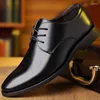 Scarpe eleganti da uomo Business Casual Versione coreana Ufficio britannico Giovane sposo che si sposa