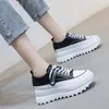 Casual Shoes Women 5.5 cm äkta läderplattform kil kikig sneaker vit bekväm andningsfjäder höst