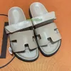 Designer sandaler tofflor för kvinnors claquette chypre sandal noir kalvskinn läder rosa svartbrun damer vintage plattform tofflor glider sommarskor storlek 35-42