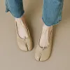 Stiefel 2023 Luxusdesign Moccasins Berühmtheit Die gleiche Stil Schwein Füße Schuhe Frau Fliegenlaafer flacher Mund Tabi Ninja Schuhe