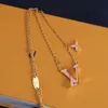 Med låda lyxiga rosa bokstäver hänge halsband designers 18k guld pläterade mode flickor halsband chocker julfest bästa smycken ingen blekning