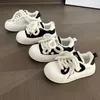 Scarpe Casual bianche da donna 2024 Sneakers con plateau tinta unita calzature da donna tendenza leggera PU vulcanizzata