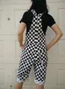 Plus storlek XXL Kvinnor Män Checkerboard Plaid Kort Jumpsuit overaller Knappremmar Romper Hip Hop PlaySuit Casual Loose Suspender 240306