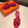 Женские высокие каблуки Оазис дизайнер сандалий оранс Slipper Women 2024 Spring New Mid Heel носите полные кожа