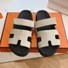 Designer Sandaler Flat Real Leather Summer Slides Luxury Slippers Män Kvinnor Ferbror Fashion Högkvalitativ SAMIL SEACH VICEKT STOR STORLEK 35-45