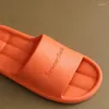 Tofflor sommar hem män kvinnor icke-halk badrum skor pojkar flickor unisex flip flops hus el sandaler platt skor 2024