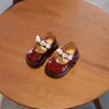 Crianças moda pérola sapatos de couro bebê meninas fundo macio festa princesa crianças antiderrapante casual apartamentos infantis primeiros caminhantes 240313