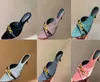 2024 Kadın Bayanlar Sandalet Kapitone Tasarımcı Sandles Ayakkabı Platformu Daireler Düşük Topuklu Kama Elmas Toka Ayak Bileği Kayışı Plaj Sandalet