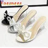 Jurk Schoenen Nieuwe Zijde Vlinder-knoop Vrouwen Slippers Sexy Transparante Hoge Hakken 8 CM Sandalen Zomer Slides String Bead Party Wiggen Vrouw Schoen H2403252