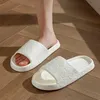 Tofflor Nytt mode sommarpar tecknad lättnad Flat Slides Lithe tunna sandaler för kvinnliga män damer hem inomhus flip flops01i6us h240322